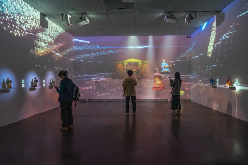 高美館科技藝術融合展 「擴散耦」眼神就能演布袋戲