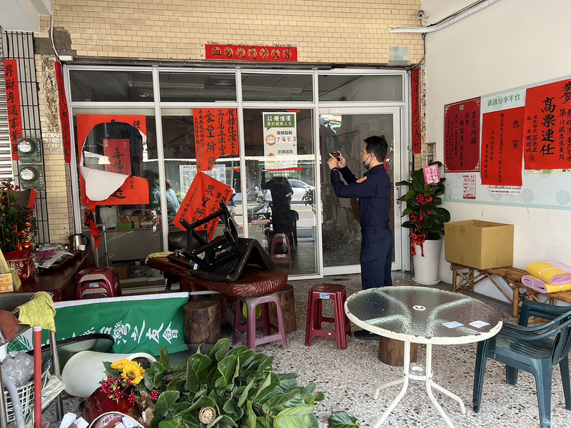 屏北立委鍾佳濱甫連任服務處遭破壞 警方追查