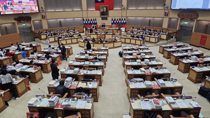 綠要求侯友宜報告遭藍反對 新北議會臨時會流會