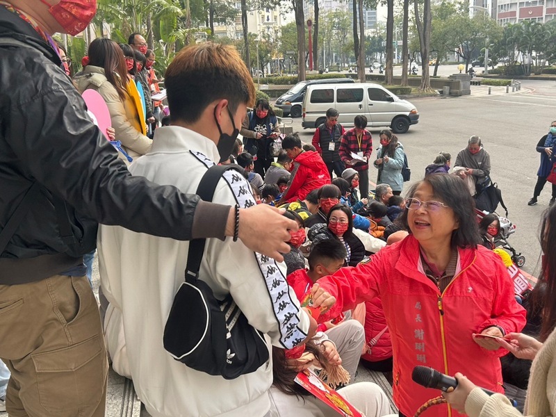 高雄市社會局帶監護孩子出遊 感受年節氣氛