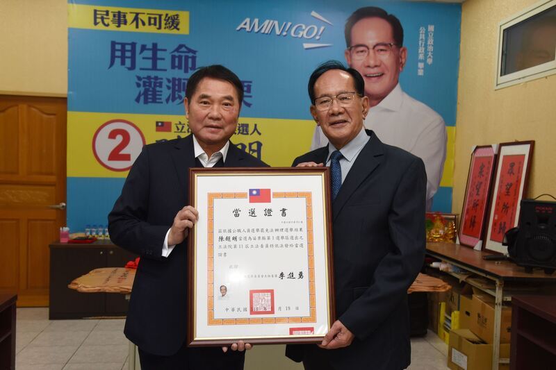 鍾東錦頒苗栗2立委當選證書 盼攜手推在地建設