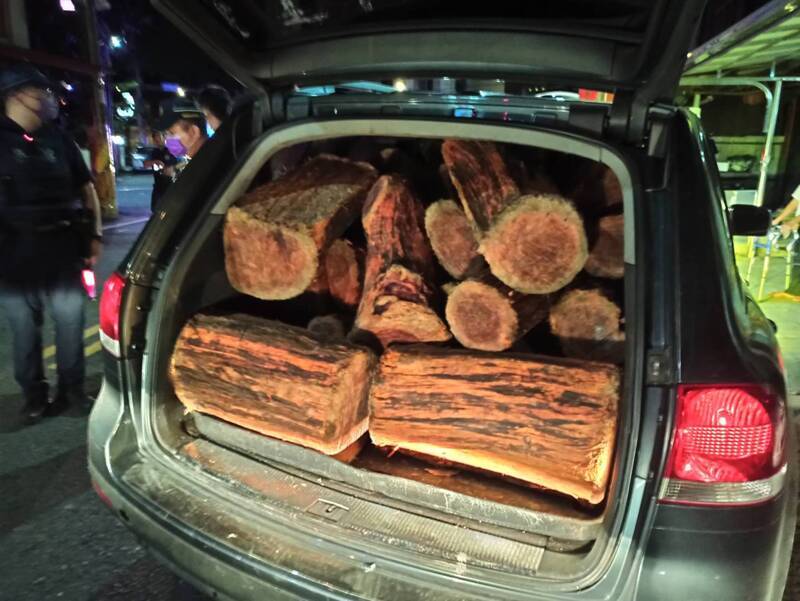 偷運744公斤台灣扁柏 2男遭判刑罰百萬