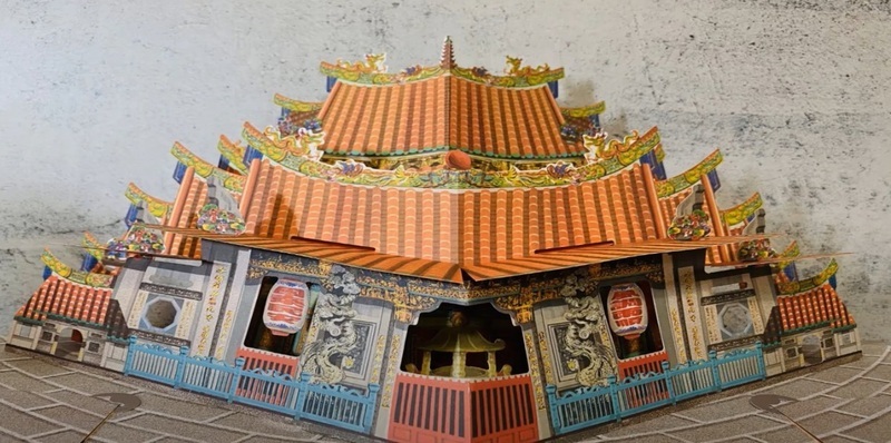 工藝中心將廟裝進立體書 領人認識傳統之美