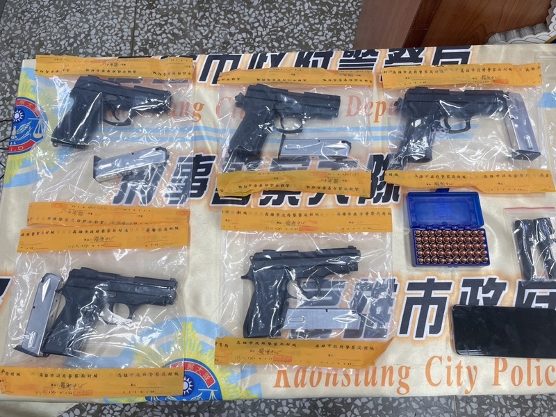 高雄男擁5把改造手槍轎車後座如軍火庫 20萬交保