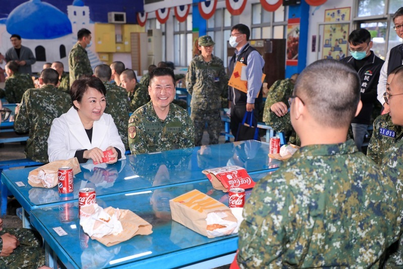 成功嶺探視首批1年制役男 盧秀燕關心適應情形