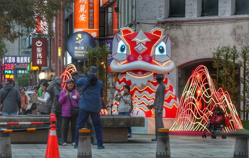 台北燈節點亮西門光廊 九小龍巡遊營造過年氛圍