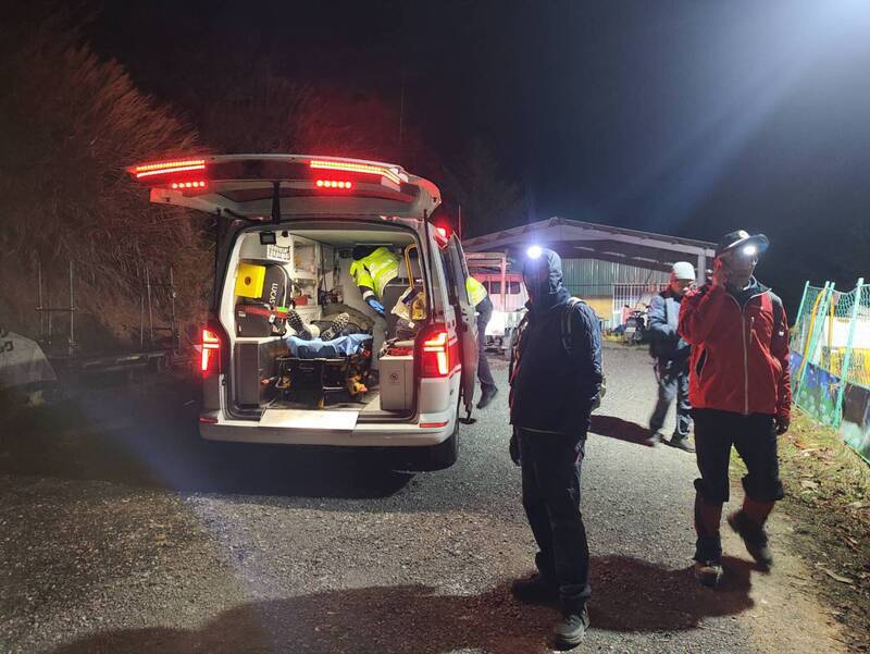 登山隊女山友身體不適求援 中市消防局將收搜救費