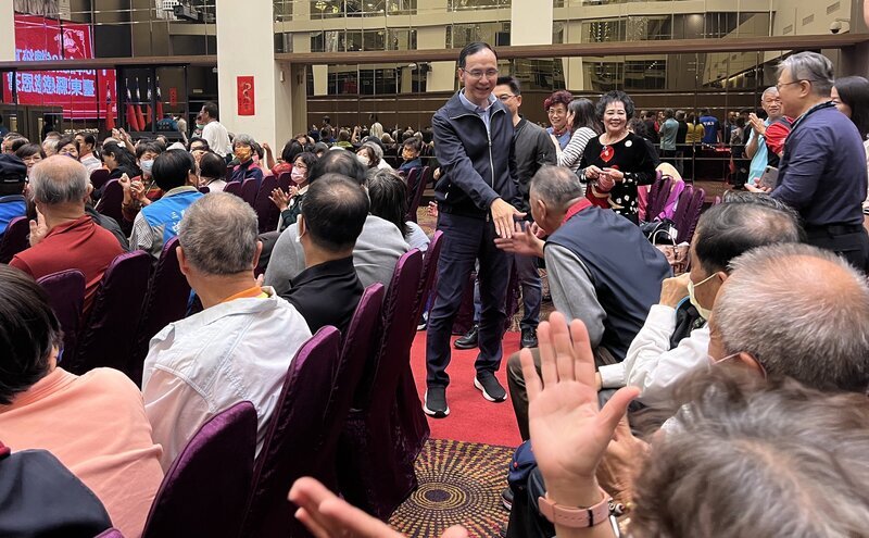 台東感恩茶會 朱立倫和侯友宜喊團結和年輕化