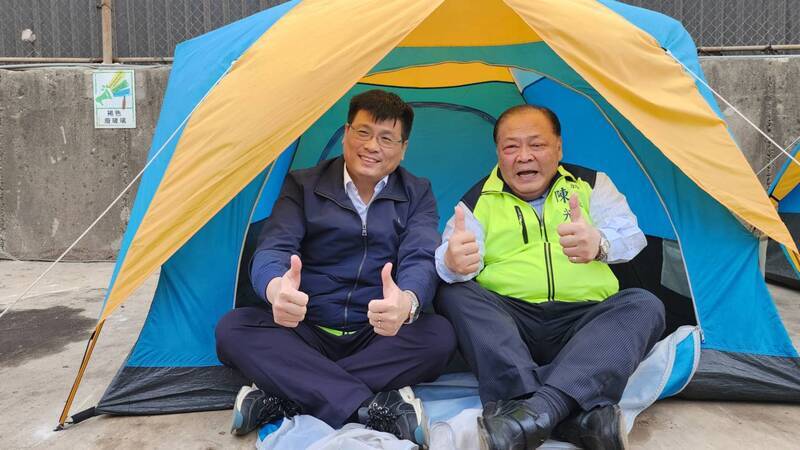 體驗澎湖垃圾異味 陳光復帳篷夜宿掩埋場