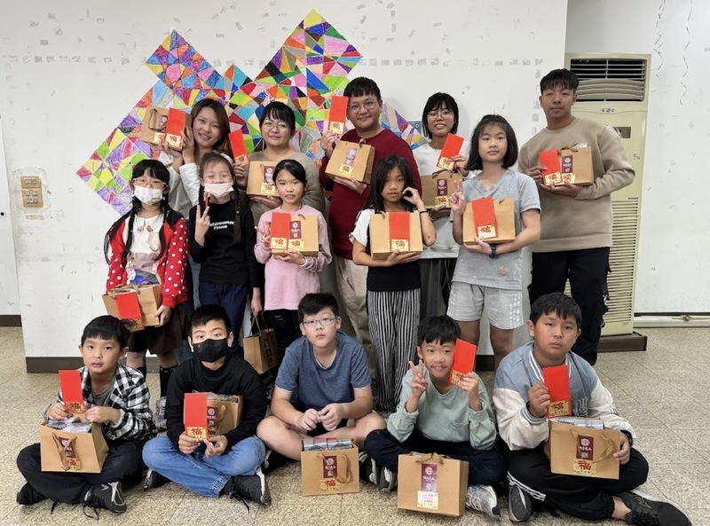 主播劉方慈協拍LINE貼圖 贈家扶小朋友紅包過年