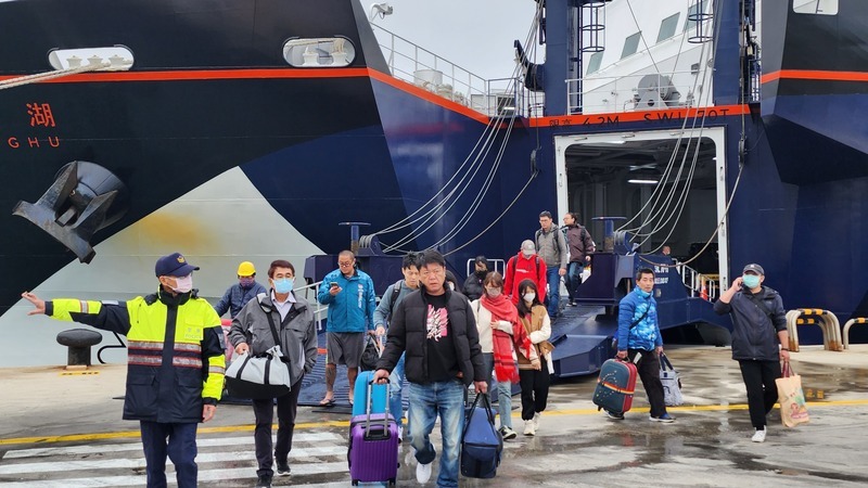 返鄉過年 近千人搭船回澎湖