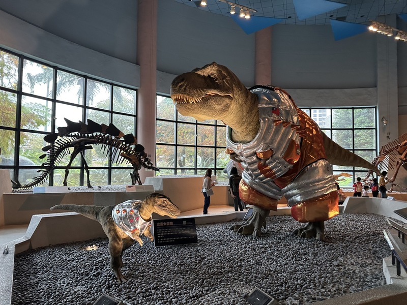 科博館恐龍換新衣迎春 國資圖智慧館員還可陪聊天