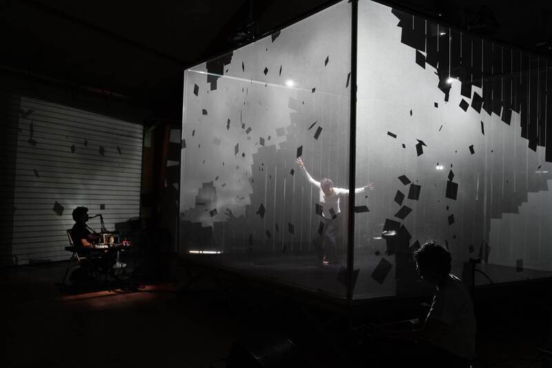 打擊樂、肢體加投影 法團隊帶來雙重感官體驗