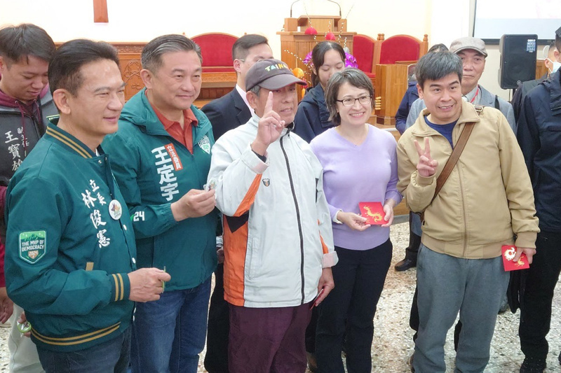 蕭美琴回台南發福袋 勾起兒時上教會溫暖回憶