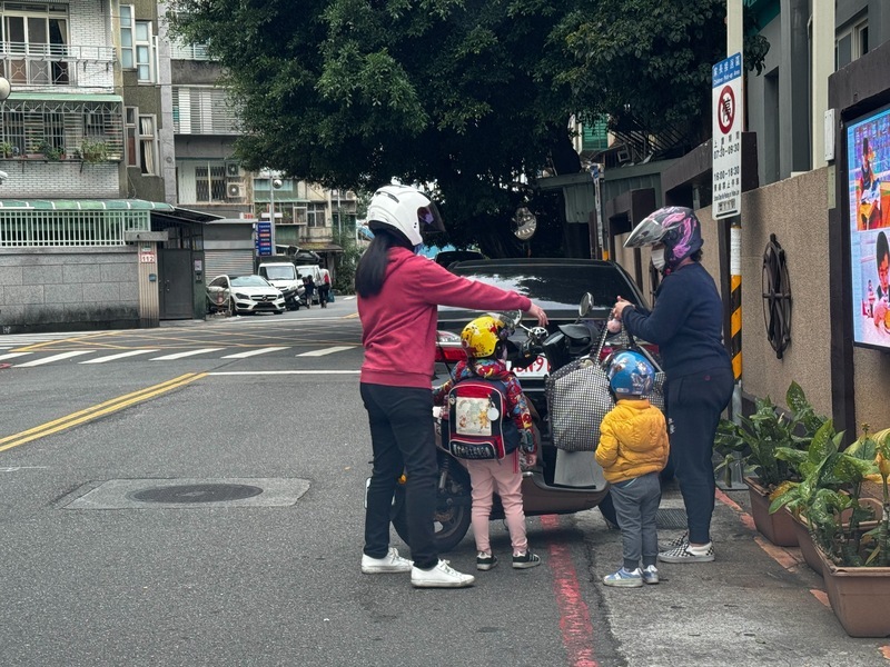 機車載孩童風險高 王婉諭游毓蘭籲建立安全通學環境