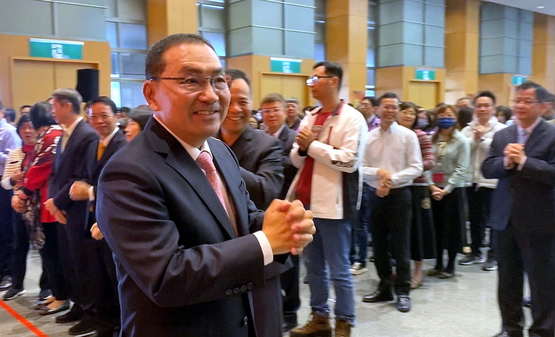 侯友宜帶領新北市府團拜許三願