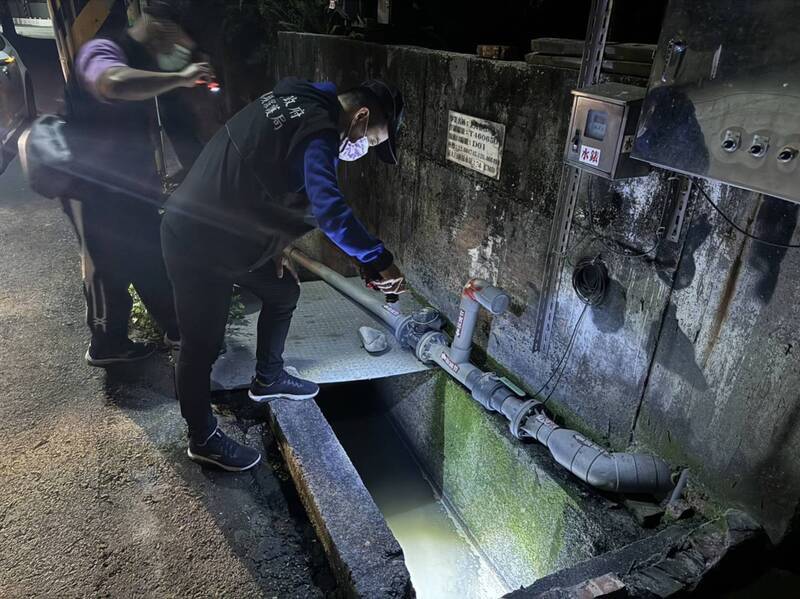 屏東環保局人眼加電眼執法 春節連假取締逾30件