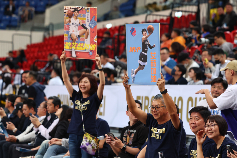 游艾喆征戰亞洲盃 政大全隊買票到場支持