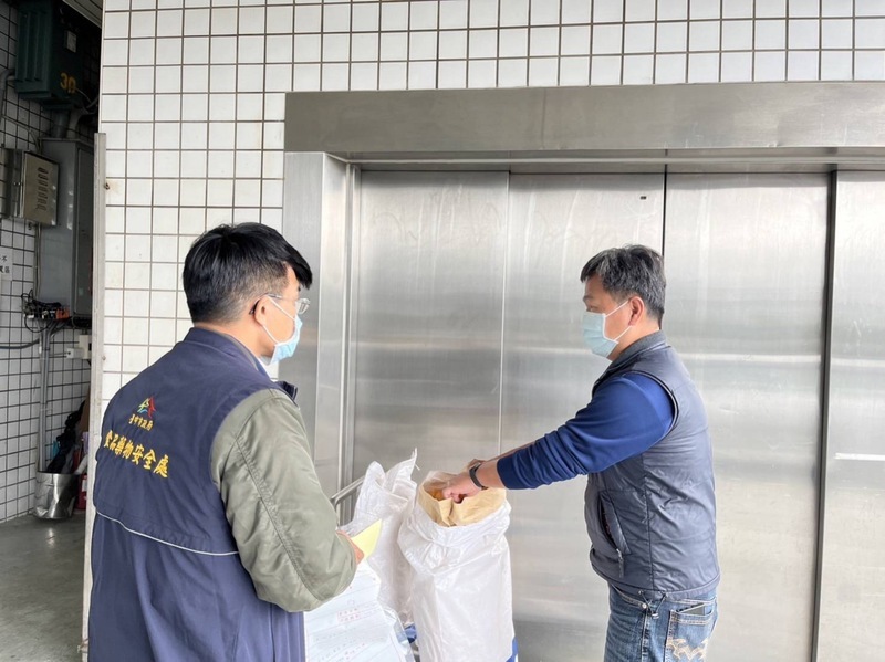 中市查獲蘇丹紅製成豬肉乾 42家業者下架回收