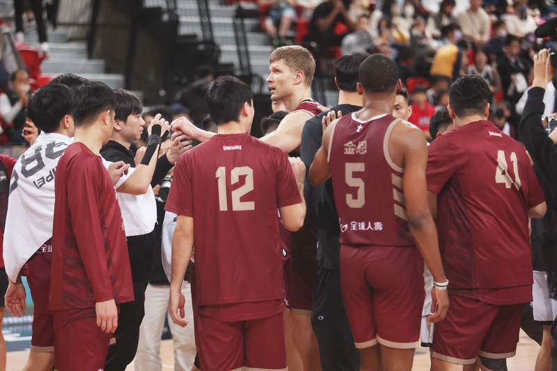 T1獵鷹8連敗 教頭柯納：需再適應裁判尺度