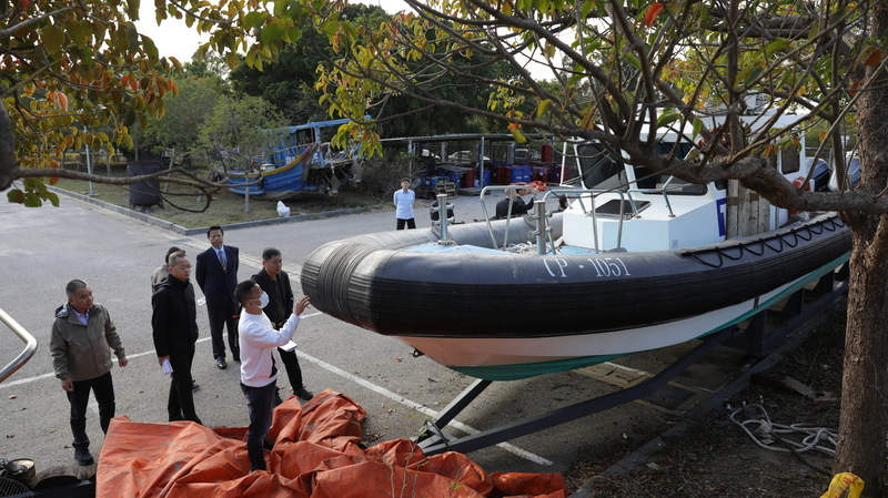 中國死者家屬重查事故艇 海巡署長會談現身接待