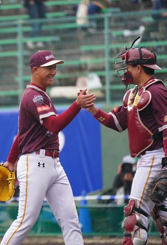 張閔勛演2次盜壘阻殺 教頭讚「感覺不是同一人」