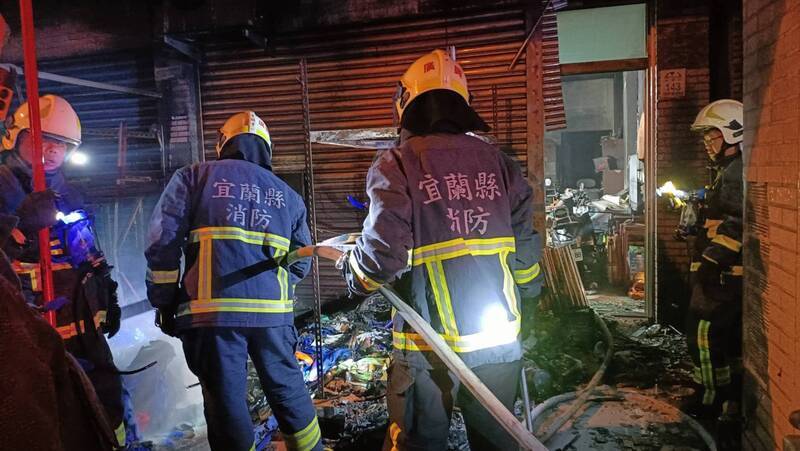 宜蘭民宅疑遭燃放鞭炮引發火災 警方追查