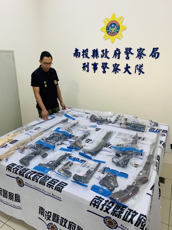 南投警掃黑肅槍 抓8嫌、查扣11把黑槍
