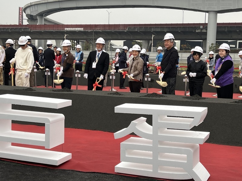 台中巨蛋雨中開工 盧秀燕偕日本建築師隈研吾見證