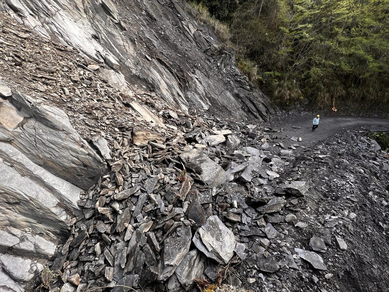 雪霸大鹿林道東線5.2K處又坍方 暫禁自行車進入