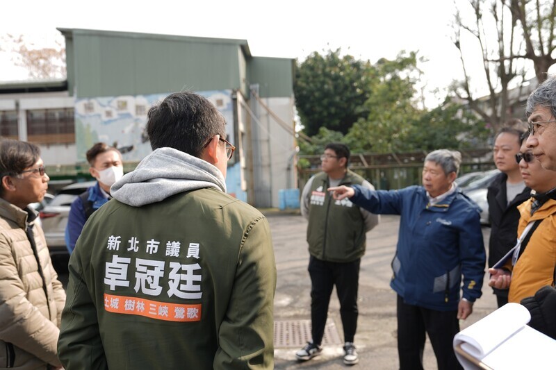 卓冠廷爭取二橋國小開放夜間停車 教局同意評估