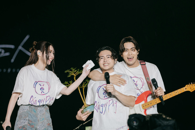 告五人宜蘭淋雨開唱 邀高中學弟妹合唱成溫馨彩蛋