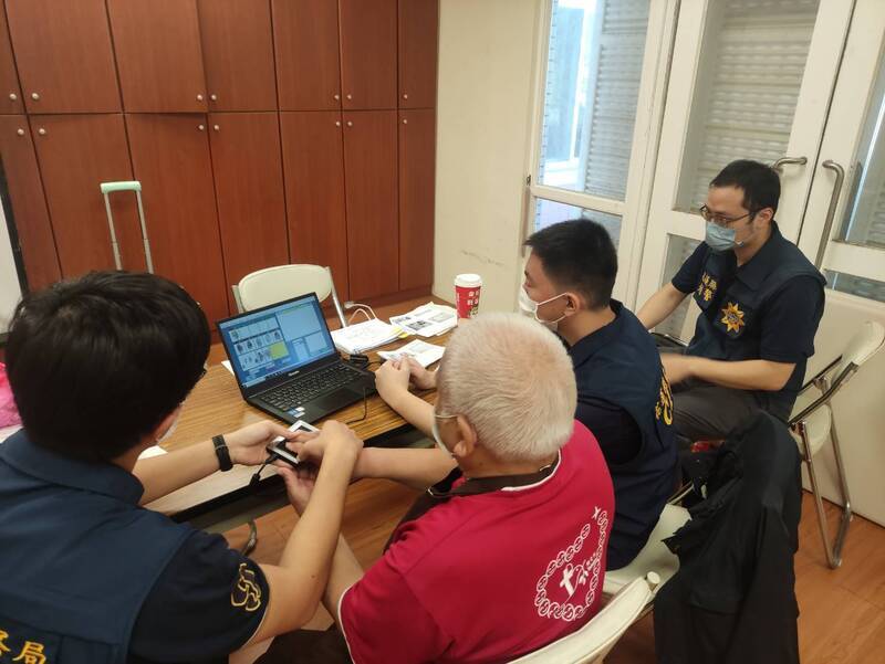 關懷安全 門諾邀警方為失智長者指紋建檔