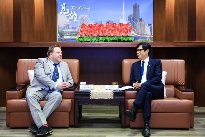 斯洛伐克代表訪陳其邁 探討電巴及數位科技等合作