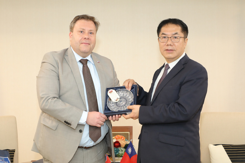 斯洛伐克駐台代表訪黃偉哲 討論藝術文化合作方向