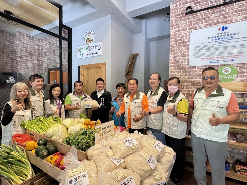 曾俊傑攜手玉皇宮關懷弱勢 捐米逾1.6公噸