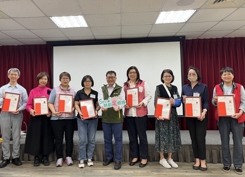 芥菜種會創社企品牌 培力中高齡組足療隊