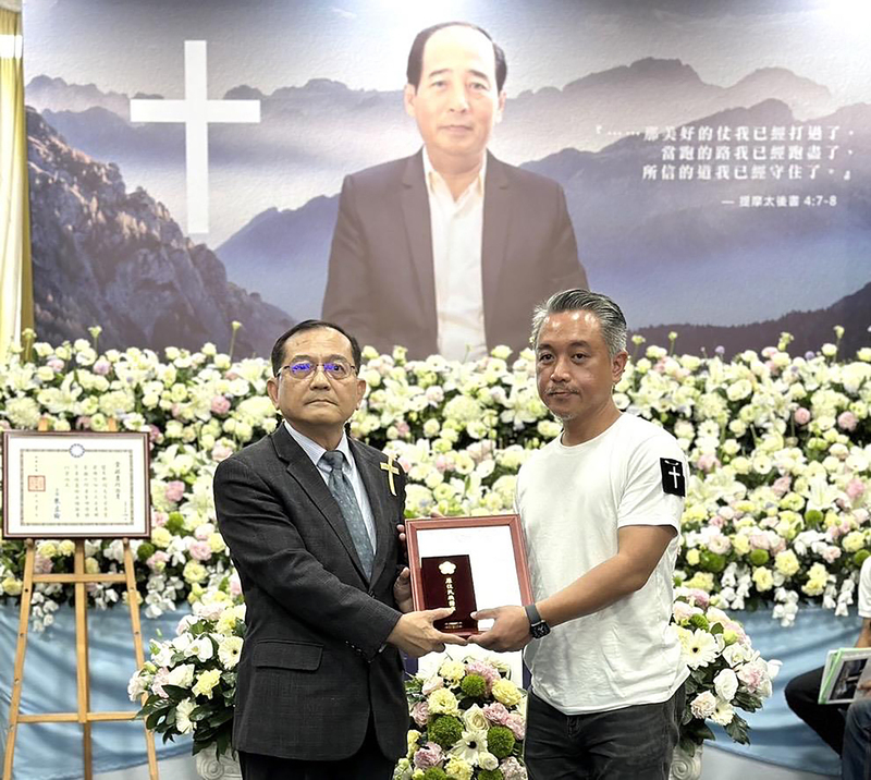 前立委簡東明辭世 原民會頒一等原住民族獎章