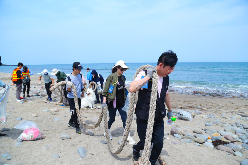 電台聽眾新北石門區海岸淨灘 清出324公斤垃圾