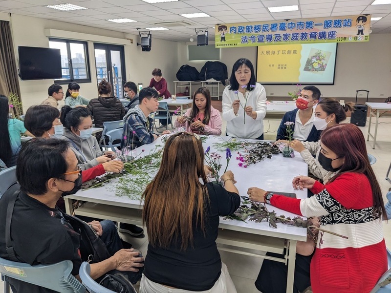 移民署台中開課 助新住民學習插花經營夫妻關係