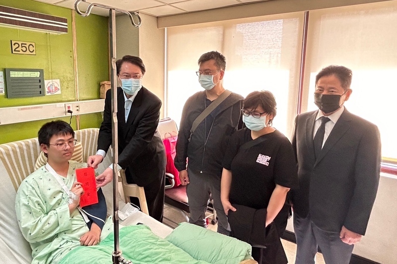 探視桃園勇警蔡淳宇 林右昌：專案提升員警安全