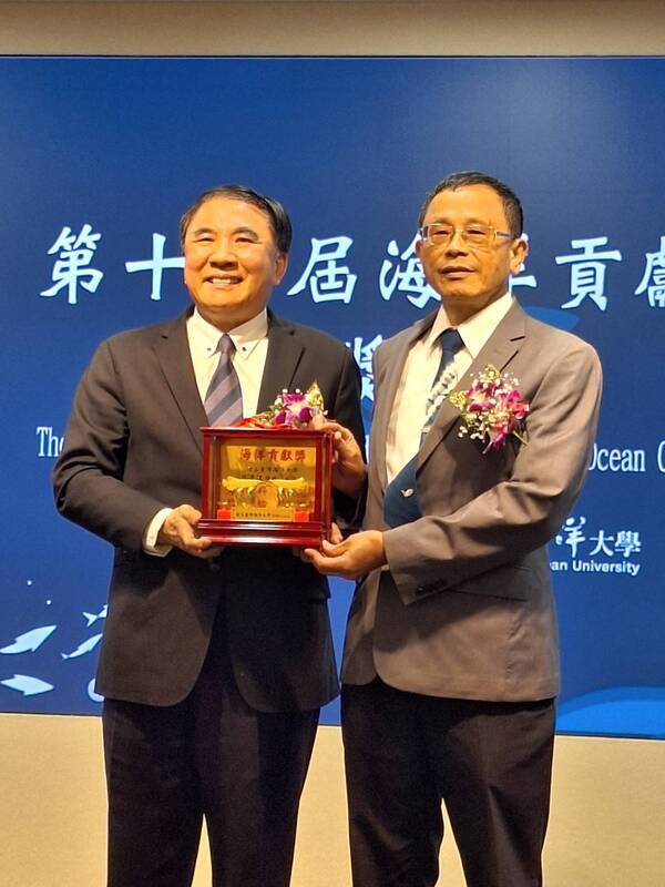 張清風獲海洋貢獻獎 盼推海洋素養鼓勵新血加入