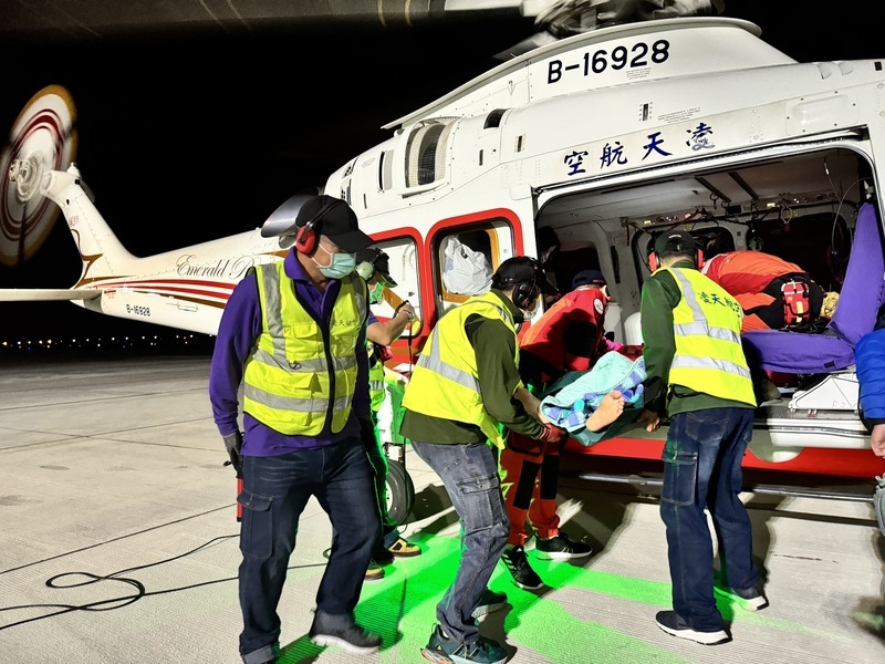 澎湖男騎機車自摔撞斷舌骨 直升機後送高雄榮總