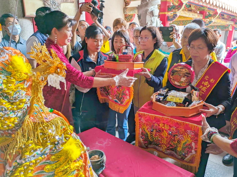 彰化南瑤宮笨港進香換龍袍 傳承200多年不間斷