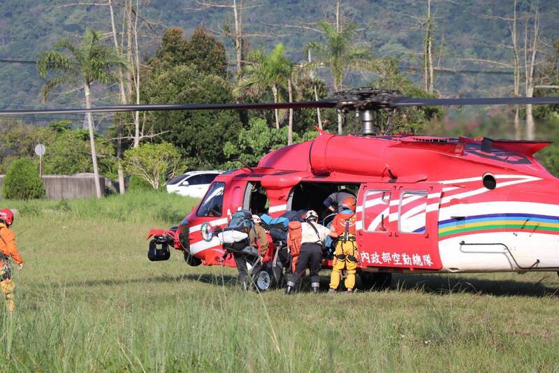 攀六順山七彩湖女山友脫隊失聯 空勤載搜救隊馳援