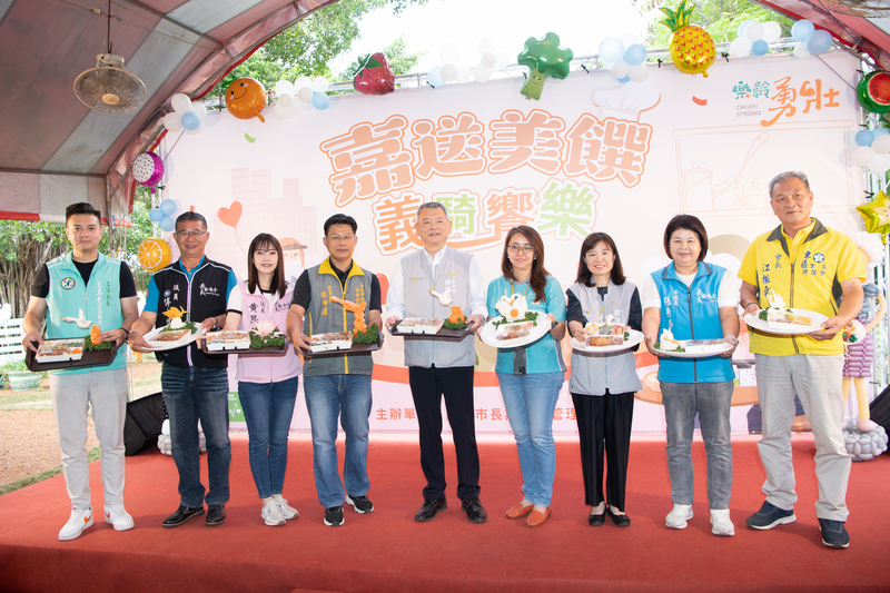 嘉市送餐失能獨居長者顧營養 關心居家安危