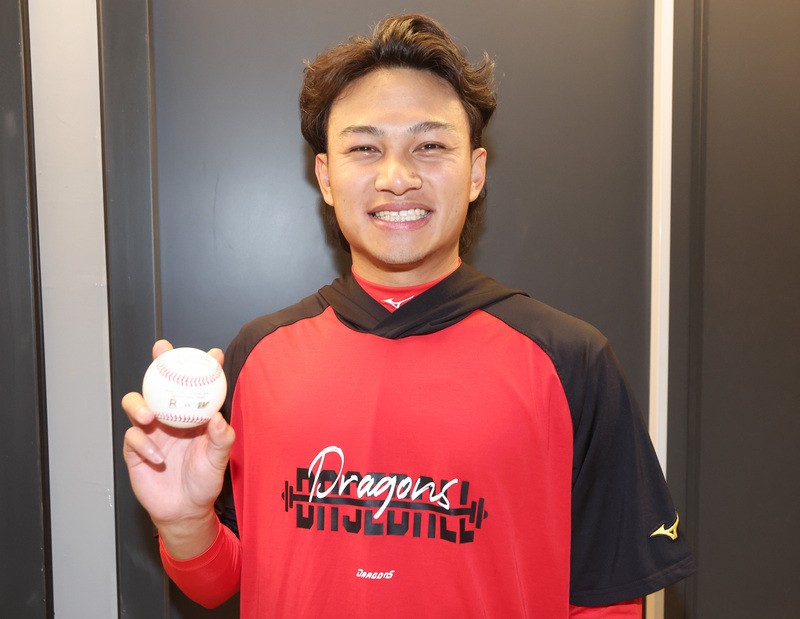 徐若熙賽前亢奮到走來走去 留大巨蛋開幕戰紀念球