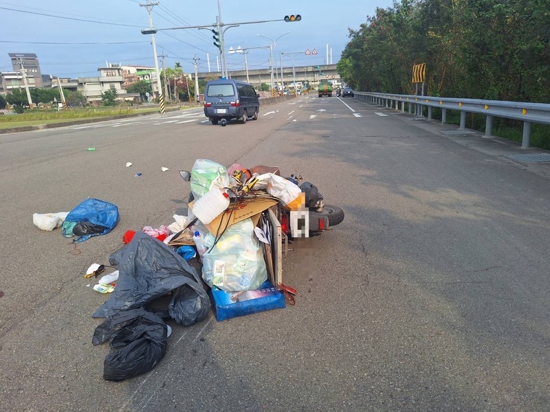 苗栗女騎士與自小客貨車碰撞 送醫不治