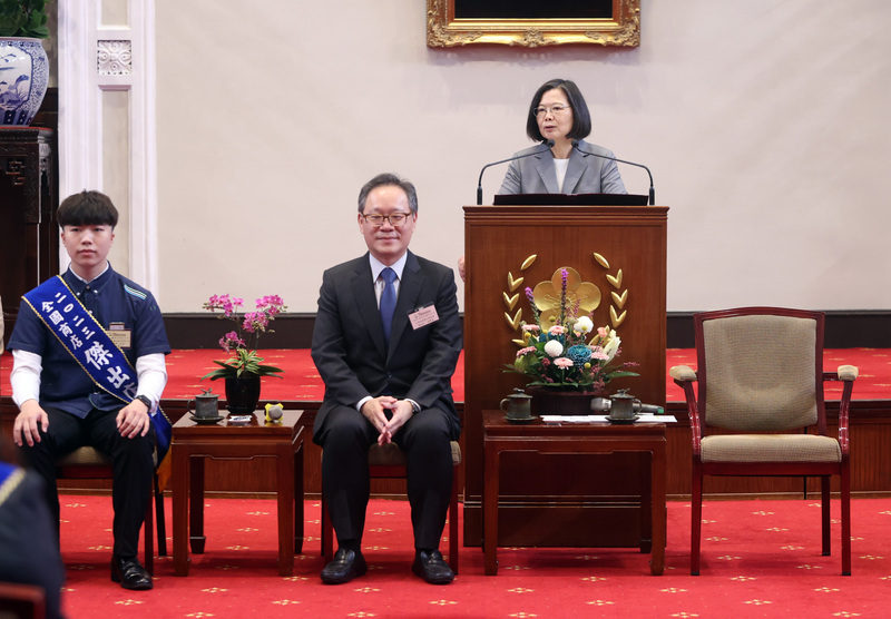 蔡總統接見商店傑出店長 盼他們做台灣觀光推手