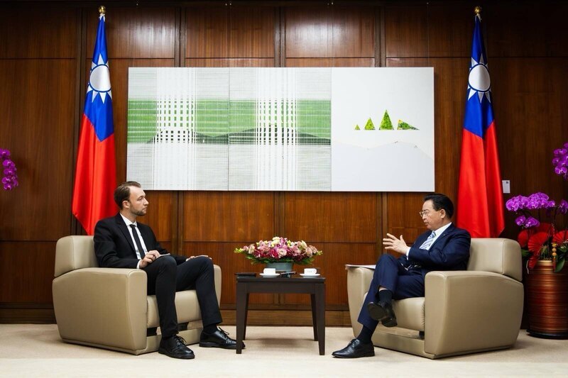 接受丹麥媒體專訪 吳釗燮籲尊重台灣人民自由意志